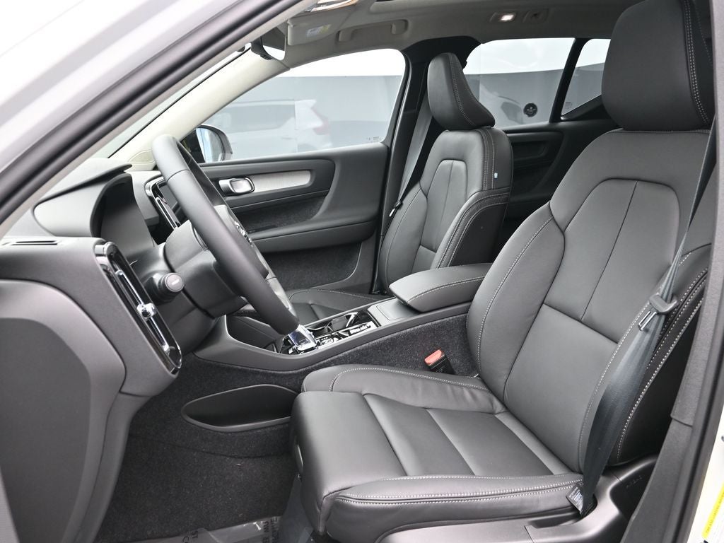 2026 Volvo XC40 B4 Plus