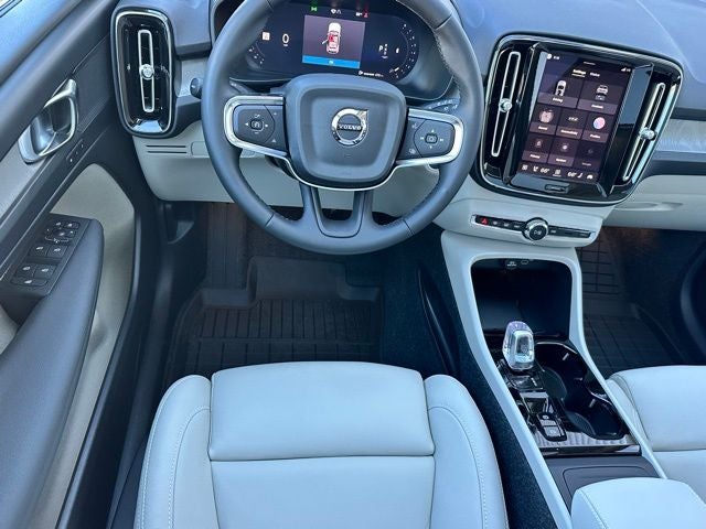 2026 Volvo XC40 B5 Plus