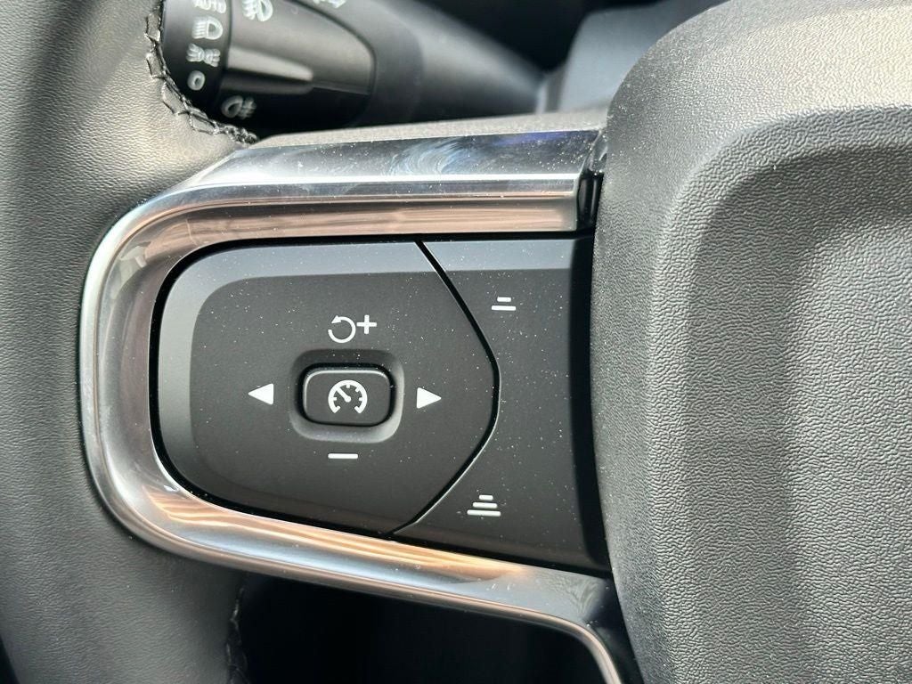 2026 Volvo XC40 B5 Ultra Black Edition