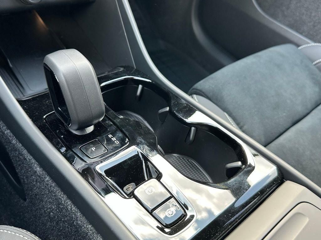 2026 Volvo XC40 B5 Ultra Black Edition