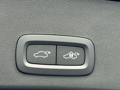 2026 Volvo XC40 B5 Ultra Black Edition