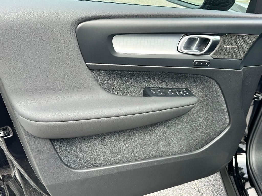 2026 Volvo XC40 B5 Ultra Black Edition