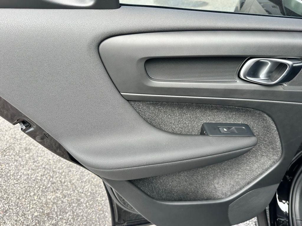 2026 Volvo XC40 B5 Ultra Black Edition