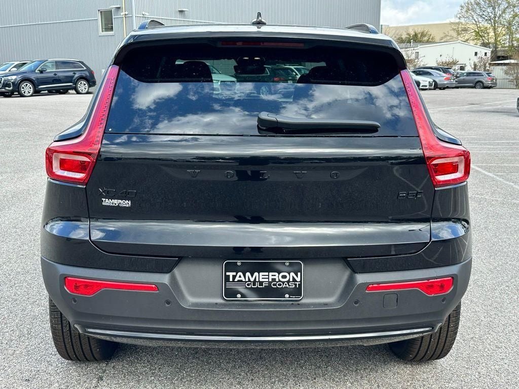 2026 Volvo XC40 B5 Ultra Black Edition