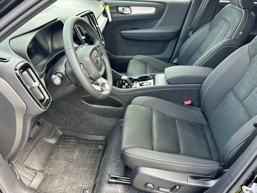 2026 Volvo XC40 B5 Ultra Black Edition