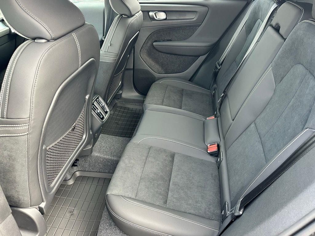 2026 Volvo XC40 B5 Ultra Black Edition