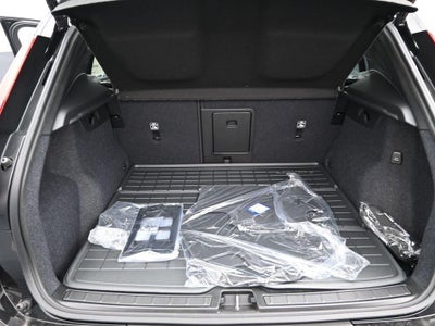 2026 Volvo XC40 B5 Ultra Black Edition