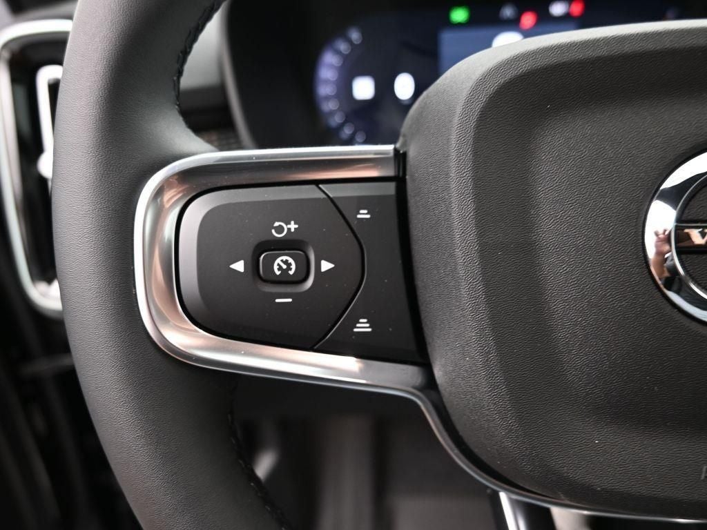 2026 Volvo XC40 B5 Ultra Black Edition