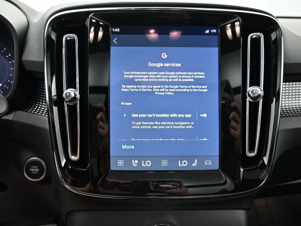 2026 Volvo XC40 B5 Ultra Black Edition