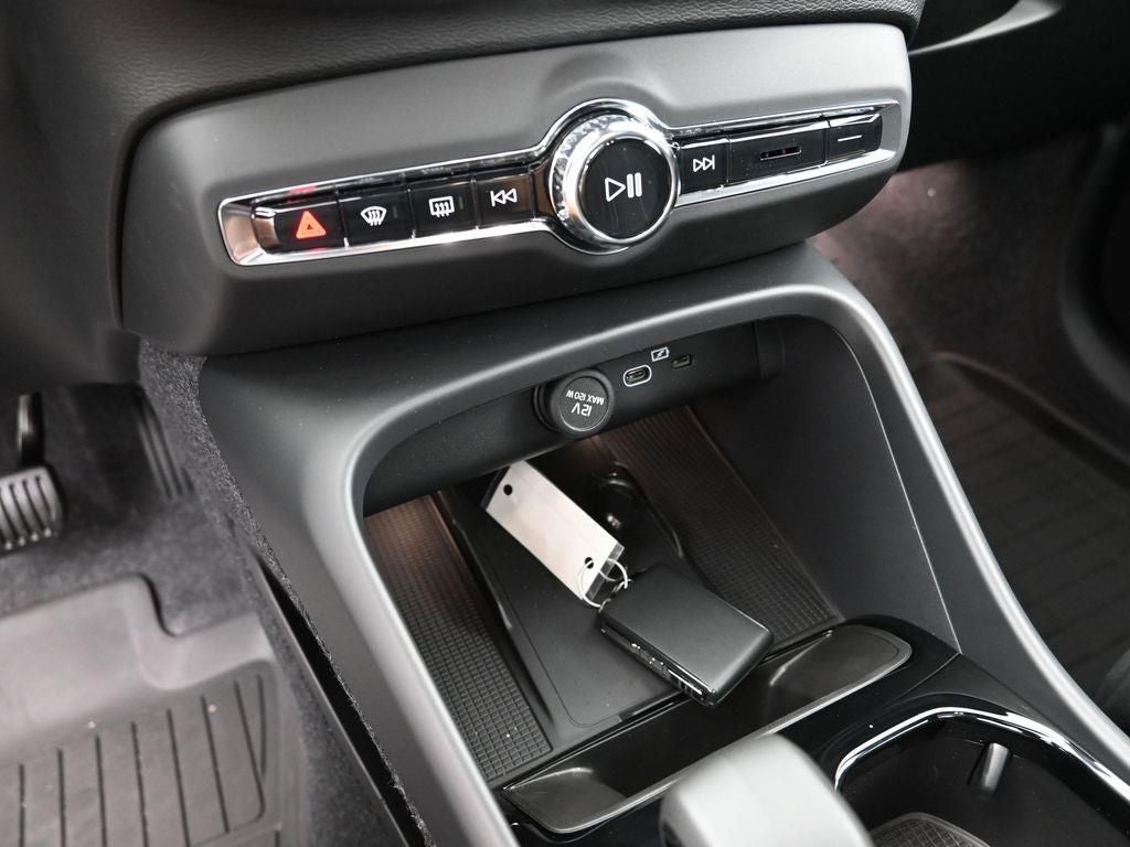 2026 Volvo XC40 B5 Ultra Black Edition