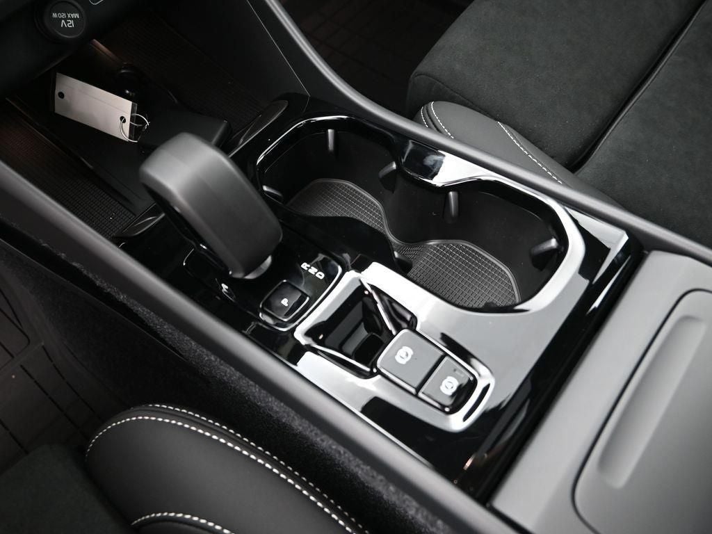 2026 Volvo XC40 B5 Ultra Black Edition
