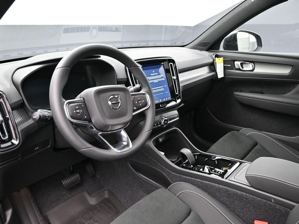 2026 Volvo XC40 B5 Ultra Black Edition