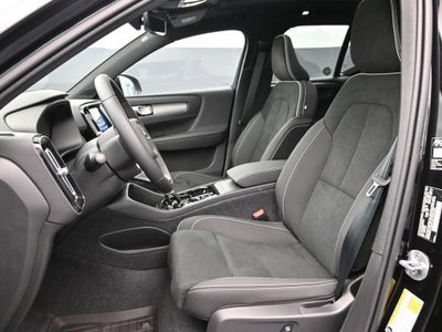 2026 Volvo XC40 B5 Ultra Black Edition
