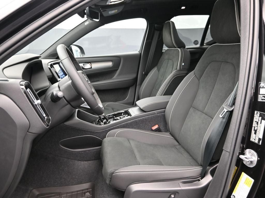 2026 Volvo XC40 B5 Ultra Black Edition