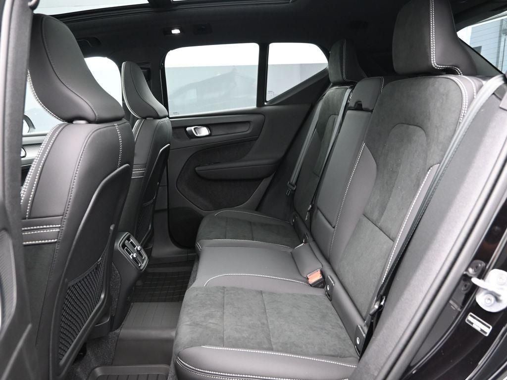 2026 Volvo XC40 B5 Ultra Black Edition