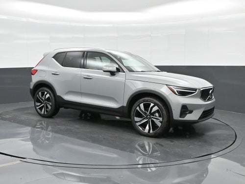 2025 Volvo XC40 B5 Ultra Bright Theme