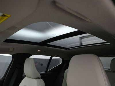 2025 Volvo XC40 B5 Ultra Bright Theme