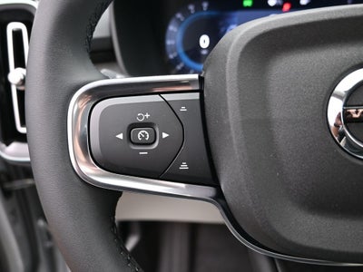 2025 Volvo XC40 B5 Ultra Bright Theme