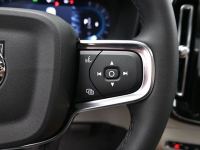 2025 Volvo XC40 B5 Ultra Bright Theme