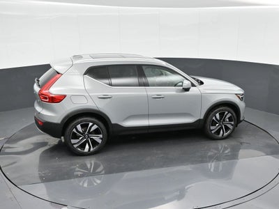 2025 Volvo XC40 B5 Ultra Bright Theme