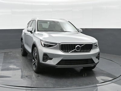 2025 Volvo XC40 B5 Ultra Bright Theme
