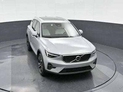 2025 Volvo XC40 B5 Ultra Bright Theme