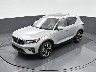 2025 Volvo XC40 B5 Ultra Bright Theme