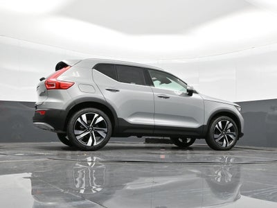 2025 Volvo XC40 B5 Ultra Bright Theme