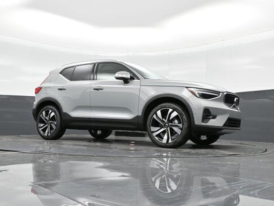 2025 Volvo XC40 B5 Ultra Bright Theme