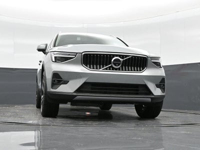 2025 Volvo XC40 B5 Ultra Bright Theme