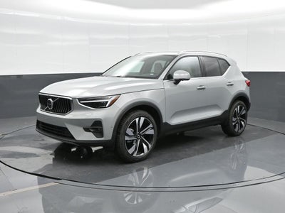 2025 Volvo XC40 B5 Ultra Bright Theme