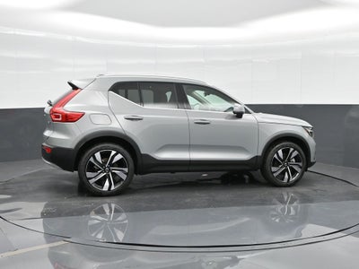 2025 Volvo XC40 B5 Ultra Bright Theme