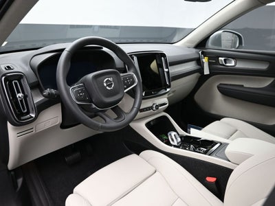 2025 Volvo XC40 B5 Ultra Bright Theme
