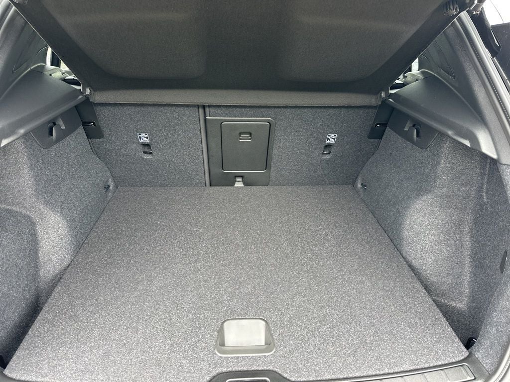 2026 Volvo XC40 B5 Core