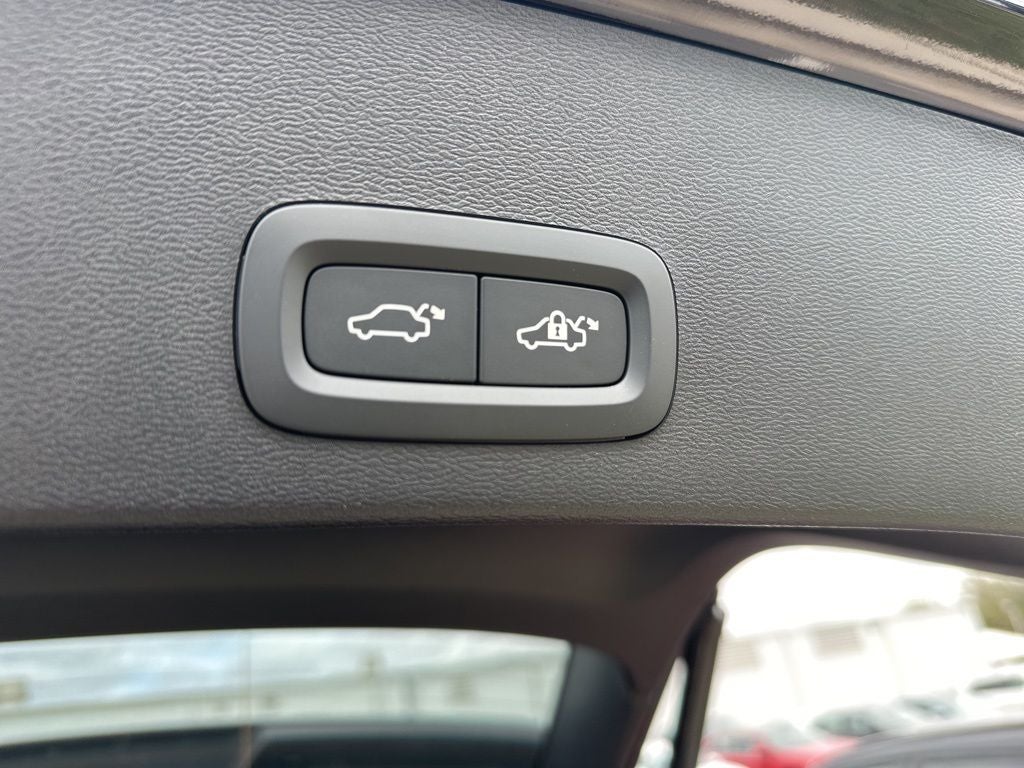 2026 Volvo XC40 B5 Core