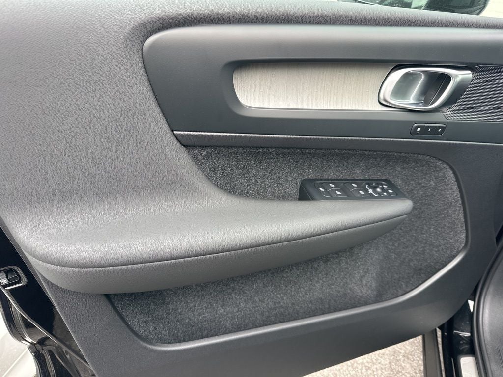 2026 Volvo XC40 B5 Core