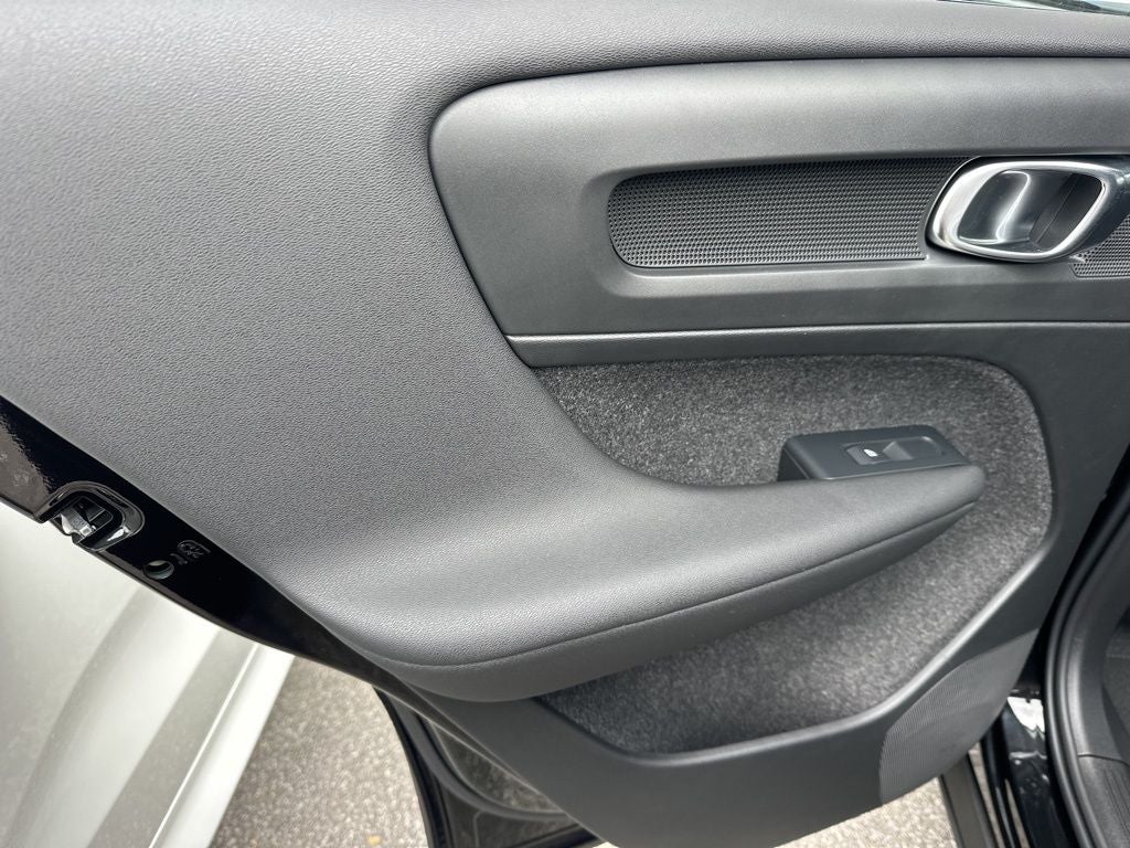 2026 Volvo XC40 B5 Core