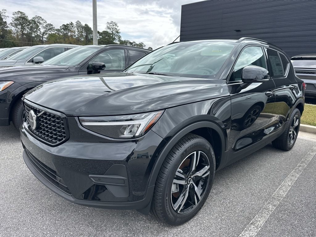 2026 Volvo XC40 B5 Core