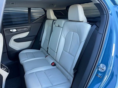 2025 Volvo XC40 B5 Ultra Dark Theme