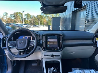 2025 Volvo XC40 B5 Ultra Dark Theme