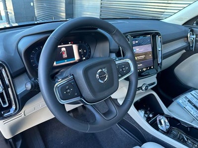 2025 Volvo XC40 B5 Ultra Dark Theme