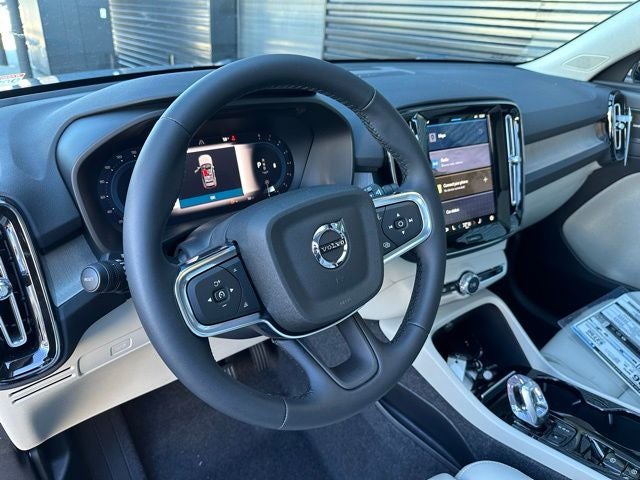 2025 Volvo XC40 B5 Ultra Dark Theme