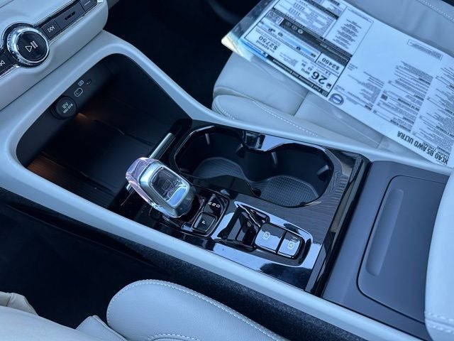 2025 Volvo XC40 B5 Ultra Dark Theme