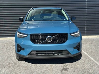 2025 Volvo XC40 B5 Ultra Dark Theme
