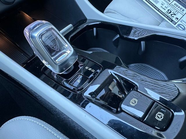 2025 Volvo XC40 B5 Ultra Dark Theme