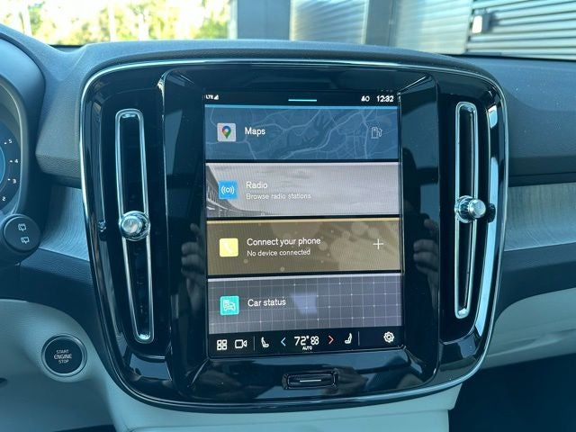 2025 Volvo XC40 B5 Ultra Dark Theme