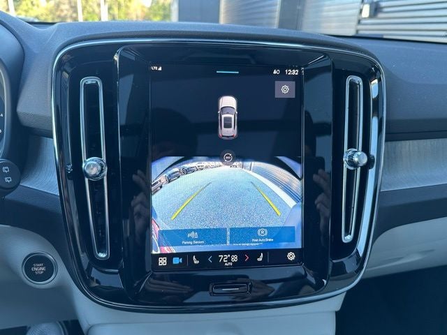 2025 Volvo XC40 B5 Ultra Dark Theme