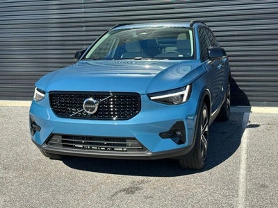 2025 Volvo XC40 B5 Ultra Dark Theme