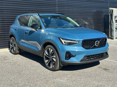 2025 Volvo XC40 B5 Ultra Dark Theme