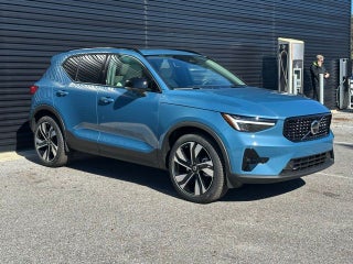 2025 Volvo XC40 B5 Ultra Dark Theme